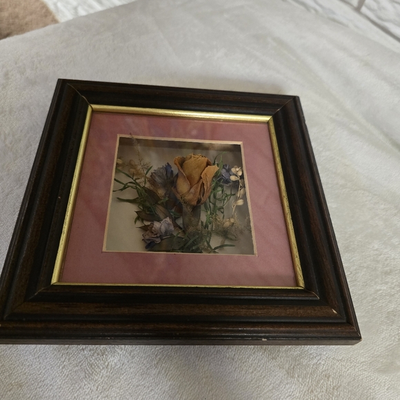 Vintage framed dried flower shadow box - Picture 6 of 8